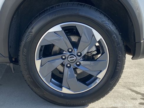 Used 2024 Nissan Rogue SV FWD image 7