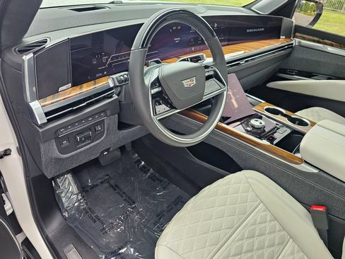 Certified 2025 Cadillac Escalade Sport Platinum AWD/4WD image 22