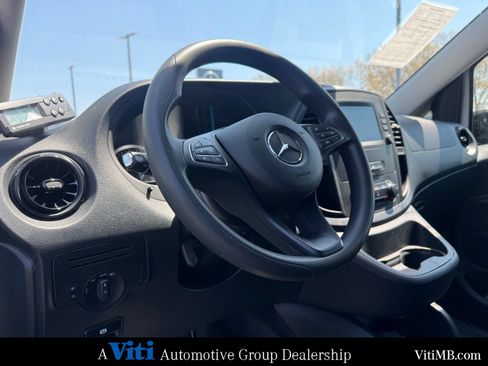 Used 2023 Mercedes-Benz Metris image 17