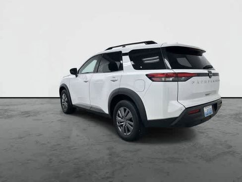 Used 2025 Nissan Pathfinder SV FWD image 2