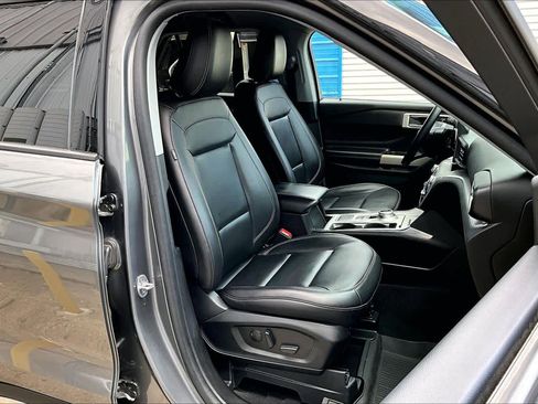 Used 2023 Ford Explorer XLT w/ Equipment Group 202A image 11