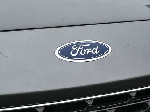 Used 2022 Ford Escape SE w/ SE Sport Appearance Package image 12