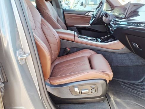 Used 2025 BMW X5 xDrive40i w/ M Sport Package image 11