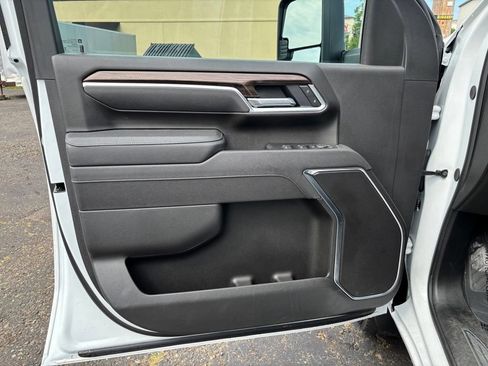 Used 2025 Chevrolet Silverado 2500 LT w/ Convenience Package AWD/4WD image 9