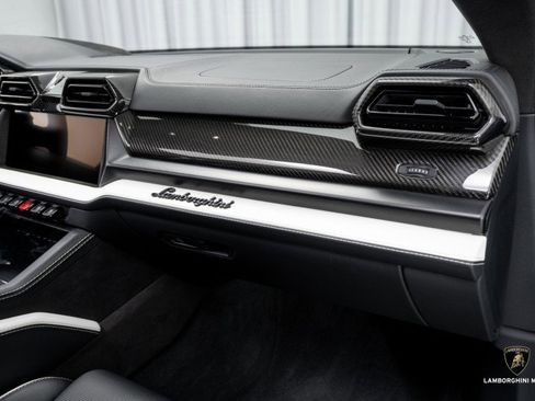 Used 2025 Lamborghini Urus SE image 47