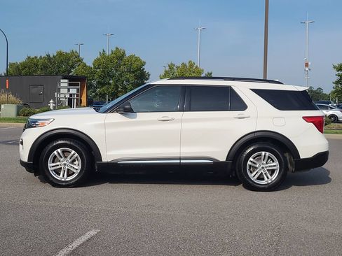 Used 2020 Ford Explorer XLT RWD image 2