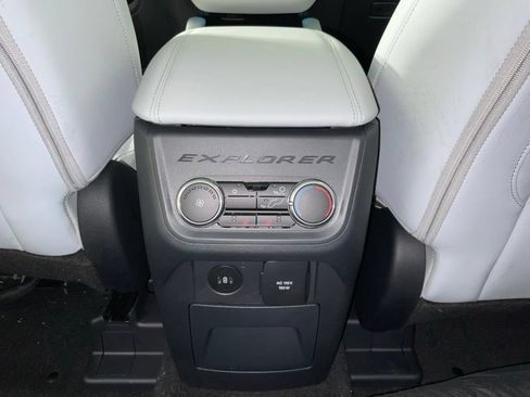 New 2026 Ford Explorer Platinum w/ LUX Leather Package AWD/4WD image 19