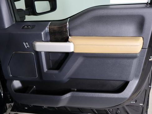 Used 2022 Ford F250 Lariat w/ Chrome Package image 13