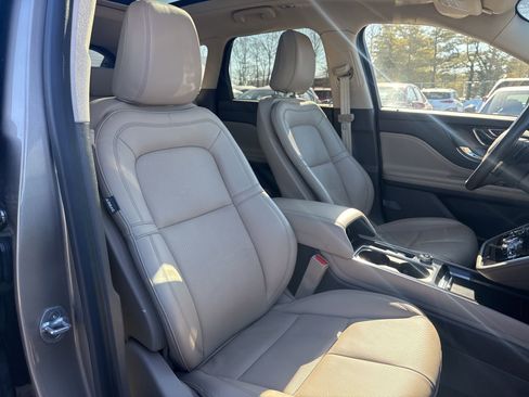 Used 2021 Lincoln Corsair FWD w/ Premium Package image 16