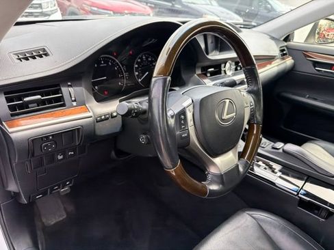 Used 2014 Lexus ES 350 w/ Luxury Package FWD image 15