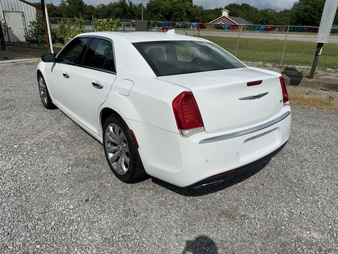 Used 2018 Chrysler 300 Limited w/ Safetytec Plus Group RWD image 7