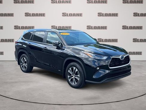 Used 2024 Toyota Highlander XLE AWD/4WD image 7