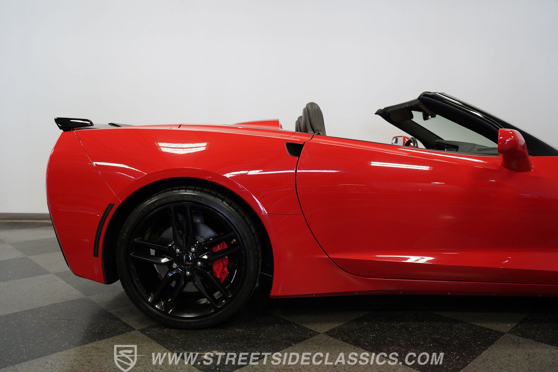 Used 2019 Chevrolet Corvette Stingray Convertible w/ Carbon Flash Badge Package RWD image 38