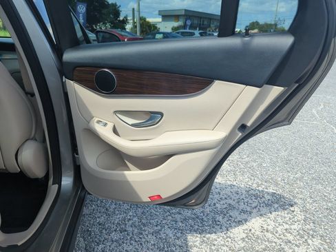 Used 2020 Mercedes-Benz GLC 300 w/ Premium Package image 33