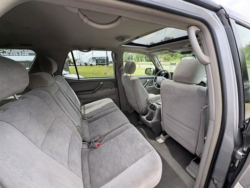 Used 2005 Toyota Sequoia SR5 AWD/4WD image 17