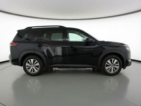 Used 2025 Nissan Pathfinder SV image 11