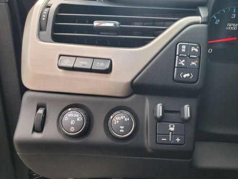 Used 2020 GMC Yukon Denali w/ Denali Ultimate Black Edition AWD/4WD image 10