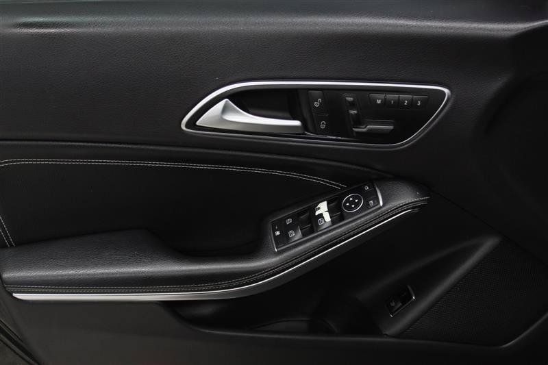 Used 2014 Mercedes-Benz CLA 250 image 12