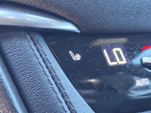 Used 2023 Cadillac XT6 Luxury image 25