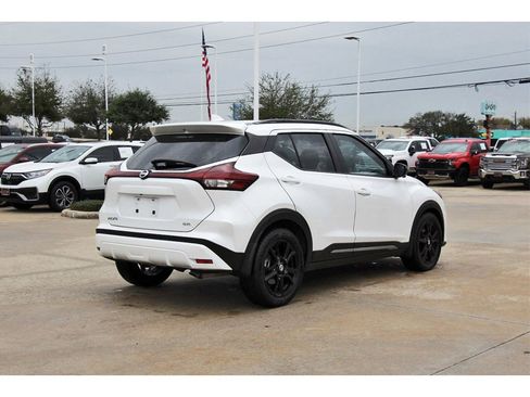 Certified 2021 Nissan Kicks SR image 6
