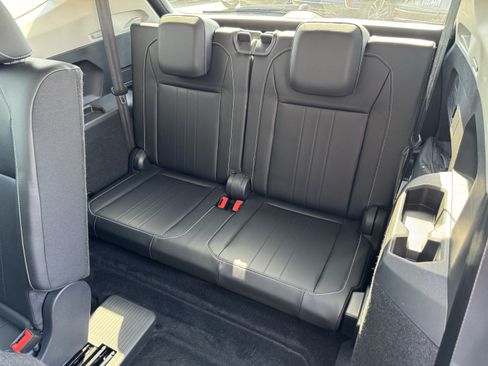 Used 2023 Volkswagen Tiguan SE w/ Panoramic Sunroof Package FWD image 35