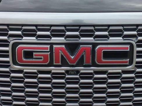 Used 2024 GMC Yukon XL Denali AWD/4WD image 8