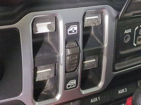 Used 2018 Jeep Wrangler Unlimited Rubicon w/ Cold Weather Group AWD/4WD image 30