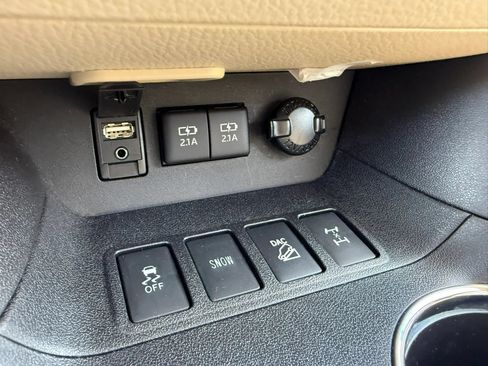 Used 2017 Toyota Highlander XLE w/ Carpet Mat Package AWD/4WD image 35