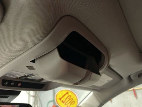 Used 2021 Chevrolet Equinox LT image 28