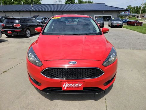 Used 2015 Ford Focus SE w/ Equipment Group 201A FWD image 2