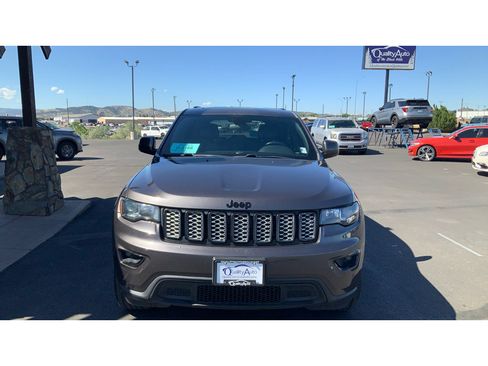 Used 2021 Jeep Grand Cherokee Laredo X AWD/4WD image 3