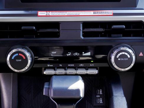 Certified 2025 Toyota Tacoma SR5 AWD/4WD image 36
