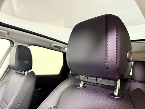 New 2025 Land Rover Discovery Sport S image 7