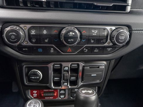 Used 2024 Jeep Wrangler Unlimited Rubicon 4xe AWD/4WD image 23