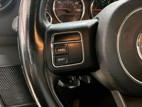 Used 2013 Jeep Wrangler Unlimited Sport image 15