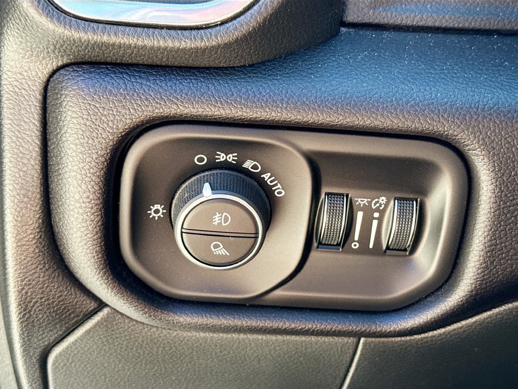 Used 2023 RAM 3500 Laramie AWD/4WD image 10