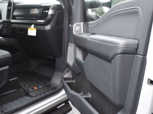 New 2026 Ford F250 Lariat w/ Black Appearance Package image 13