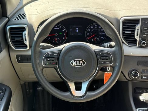 Used 2018 Kia Sportage LX FWD image 11