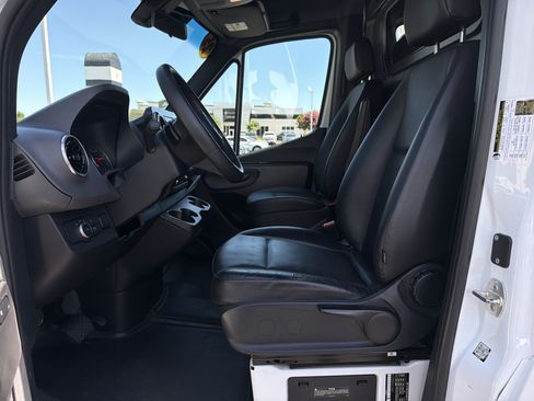 Used 2025 Mercedes-Benz Sprinter 2500 image 16