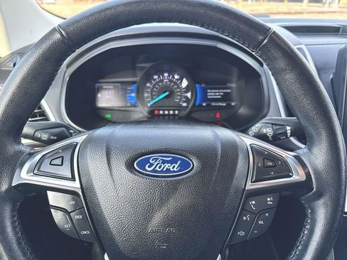 Used 2022 Ford Edge SEL image 11