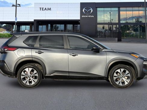 Used 2023 Nissan Rogue SV image 3