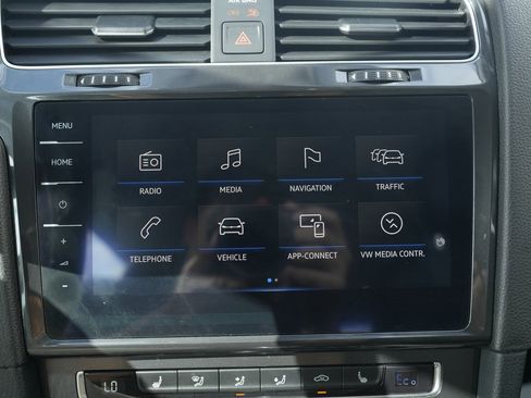 Used 2019 Volkswagen e-Golf SEL Premium image 47