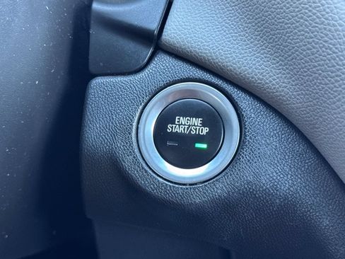 Used 2022 Chevrolet Equinox LT FWD image 24
