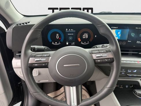 Used 2025 Hyundai Kona SEL AWD/4WD image 17