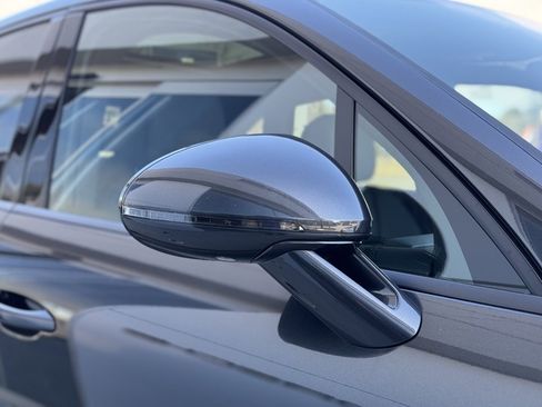 Used 2025 Porsche Macan image 12