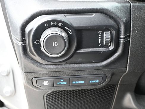 Used 2024 Jeep Wrangler Unlimited Sahara AWD/4WD image 9