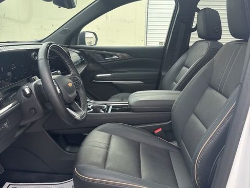 Used 2025 Chevrolet Traverse High Country w/ LPO, Floor Liner Package AWD/4WD image 9