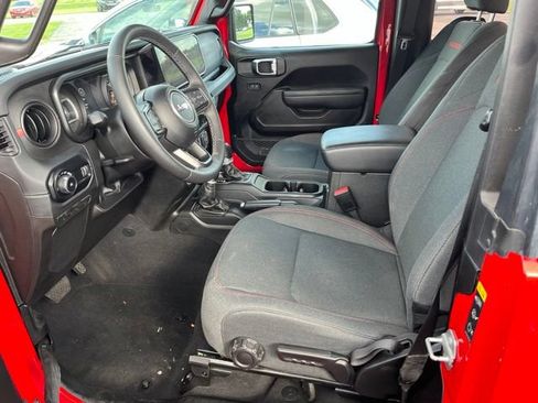 Used 2025 Jeep Wrangler Rubicon w/ Convenience Group AWD/4WD image 10