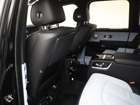 Certified 2022 Rolls-Royce Cullinan w/ Dark Exterior Package image 23
