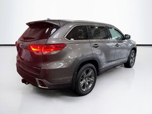 Used 2017 Toyota Highlander Limited Platinum image 6